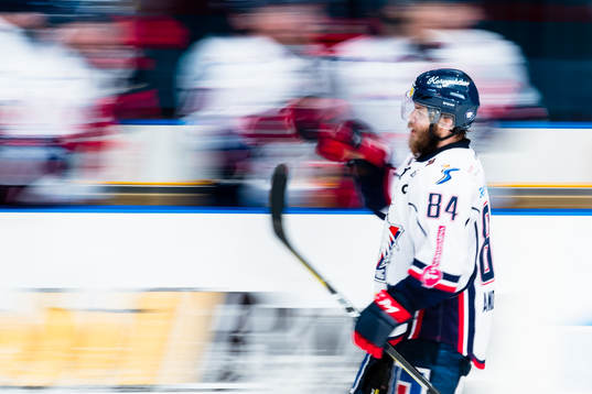 Linköpings Jimmy Andersson jublar med lagkamrater