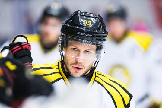 Brynäs Elias Fälth jublar