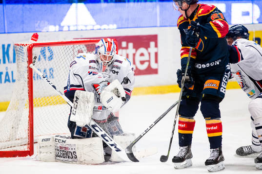 Linköpings målvakt Jacob Johansson med en räddning