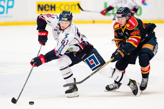 Linköpings Kristian Näkyvä i kamp om pucken med