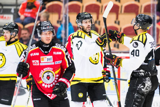Brynäs Drew Miller och Jesper Jensen jublar