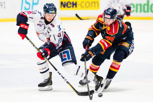 Linköpings Kristian Näkyvä i kamp om pucken med