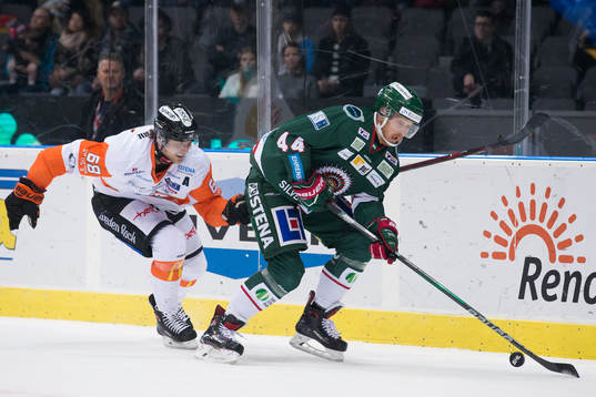 Karlskronas Daniel Gunnarsson mot Frölundas Pontus
