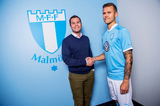 Malmö FF sportchef Daniel Andersson presenterar Arnor