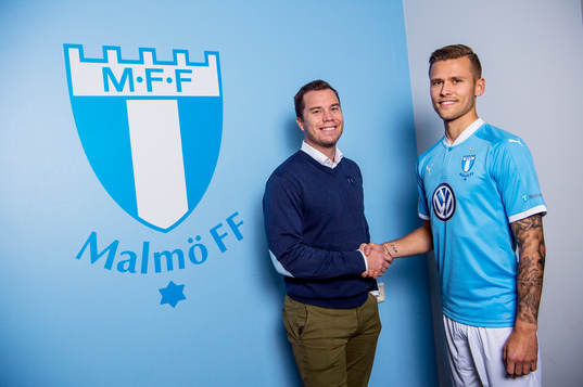 Malmö FF sportchef Daniel Andersson presenterar Arnor