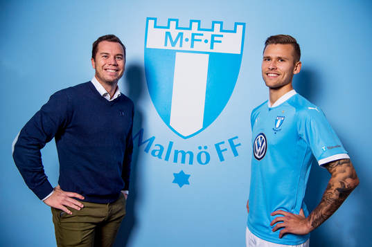 Malmö FF sportchef Daniel Andersson presenterar Arnor