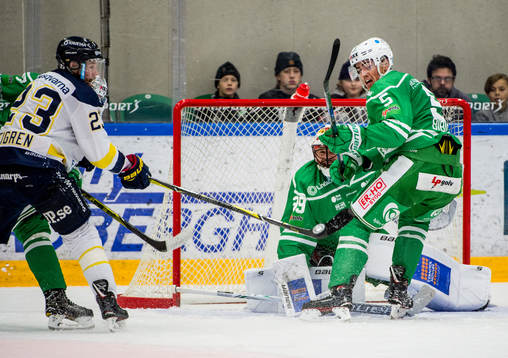 s Robin Figren mot Rögles målvakt Justin Pogge och Alen