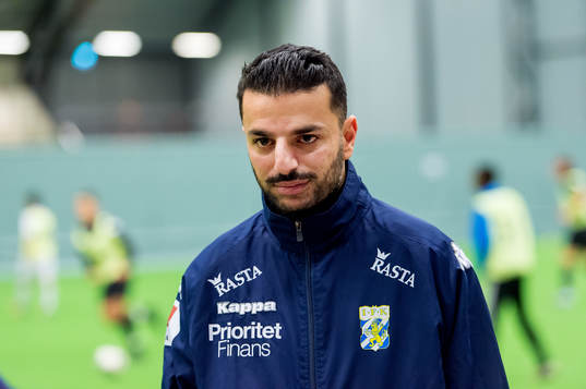 Nya tränaren Poya Asbaghi