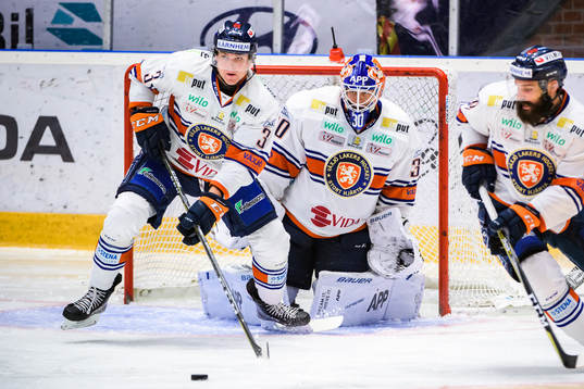Växjös Oliver Bohm och målvakt Viktor Fasth