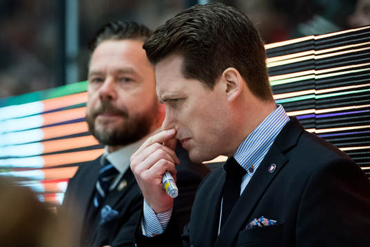 Växjös tränare Sam Hallam deppar