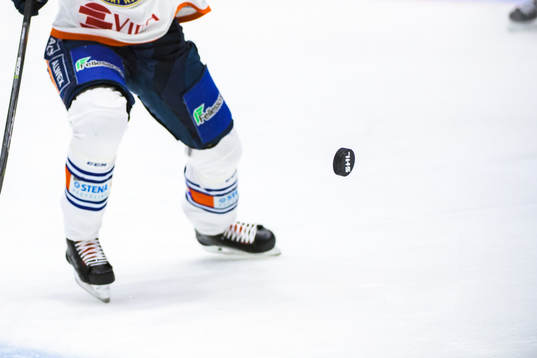 En generell bild över en puck i spel