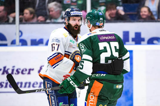 Växjös Linus Fröberg och Färjestads Martin Johansson i