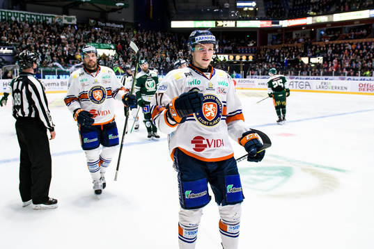 Växjös Jonas Röndbjerg jublar