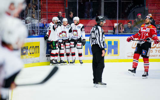Malmö Redhawks Andy Miele gör 0-1 och jublar