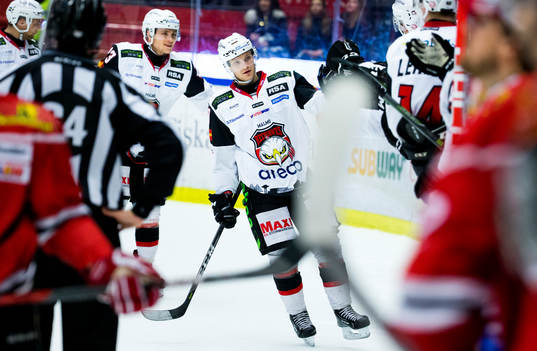 Malmö Redhawks Johan Olofsson jublar