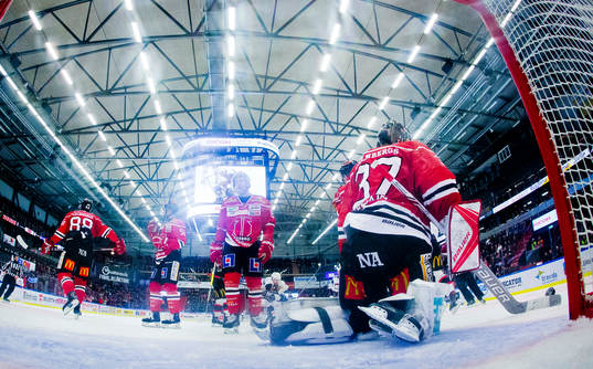 Malmö Redhawks Johan Olofsson gör 2-2 och Örebros Viktor