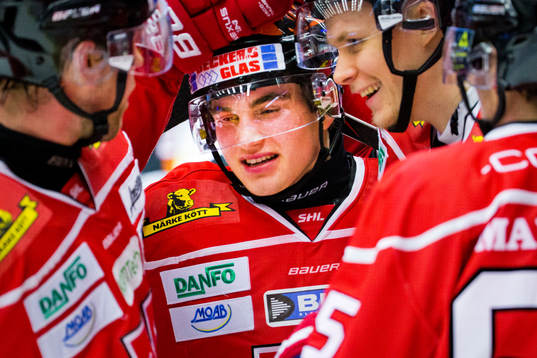 Örebros Glenn Gustafsson gör 2-1 och jublar