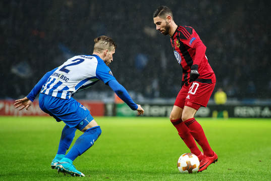 Hertha Berlins Peter Pekarik och Östersunds Gabriel Somi