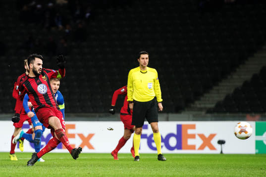 Östersunds Brwa Nouri skjuter straff (och missar)