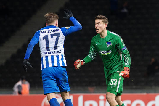 Hertha Berlins målvakt Jonathan Klinsmann jublar