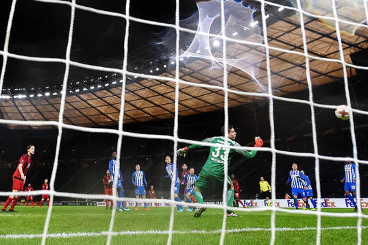 Östersunds Sotirios Papagiannopoulus gör 0-1-målet bakom