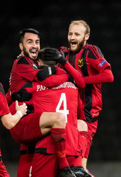 Östersunds Brwa Nouri och Curtis Edwards jublar med