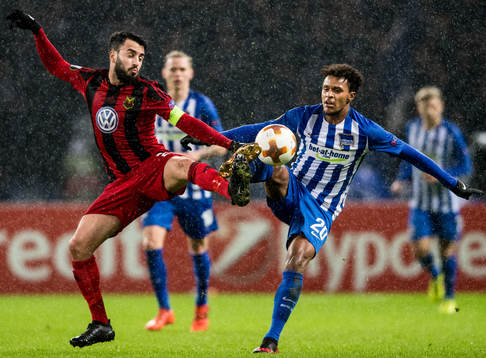 Östersunds Brwa Nouri och Hertha Berlins Valentino Lazaro