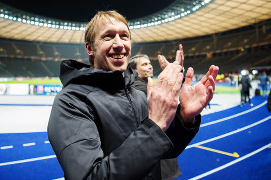 Östersunds tränare Graham Potter jublar