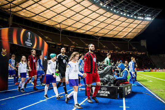 Östersunds Brwa Nouri, målvakt Aly Keita och Tom