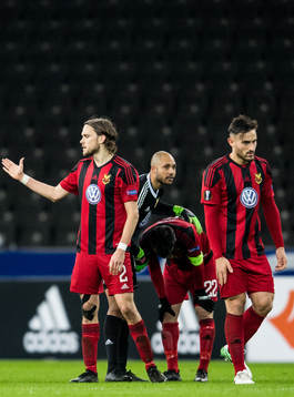 Östersunds Tom Pettersson, målvakt Aly Keita, Brwa Nouri