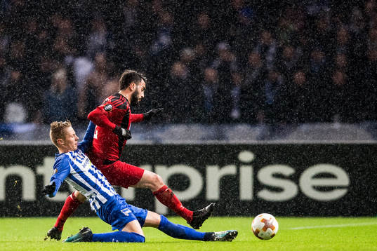 Östersunds Brwa Nouri och Hertha Berlins Peter Pekarik