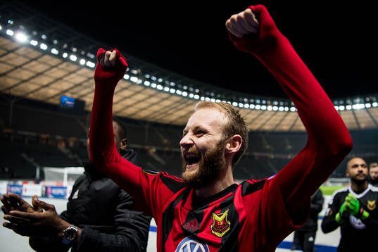 Östersunds Curtis Edwards jublar