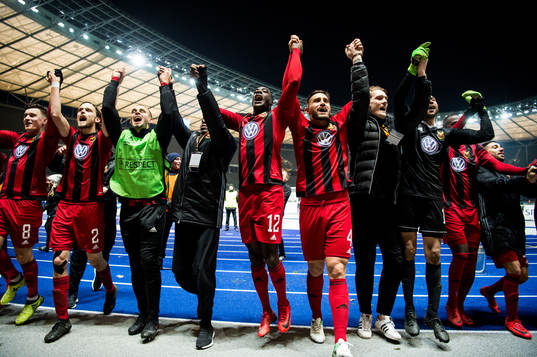 Östersunds spelare med Ken Sema och Sotirios