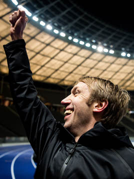 Östersunds tränare Graham Potter jublar