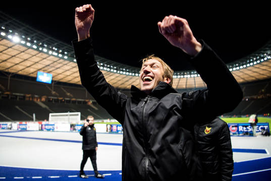 Östersunds tränare Graham Potter jublar