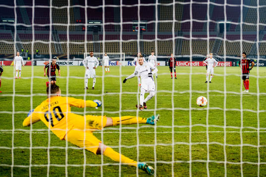 Nicklas Bendtner of Rosenborg scores 1-1