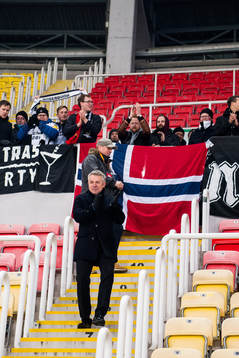 Kåre Ingebrigtsen, head coach of Rosenborg, walks up to