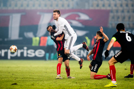 Boban Nikolov of FK Vardar and Nicklas Bendtner of Rosenborg