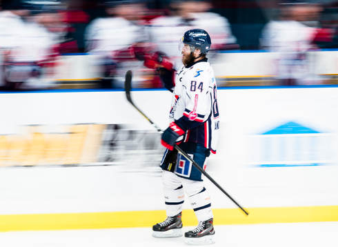 Linköpings Jimmy Andersson jublar med Linköpings bänk