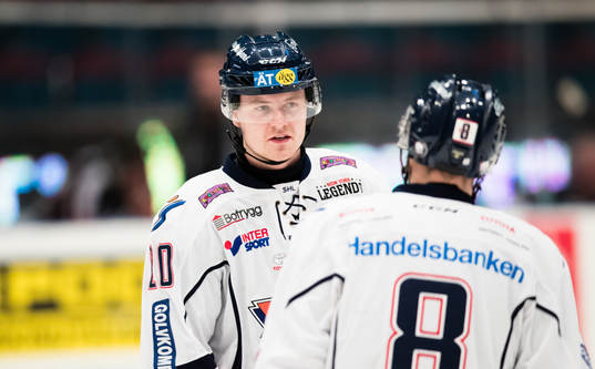 Linköpings Nick Sörenssen samtalar med Derek Roy (h)