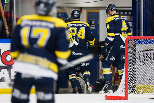 s Isac Brännström, Stefan Elliott och Max Wärn deppar