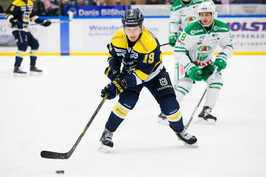s Erik Andersson  med pucken