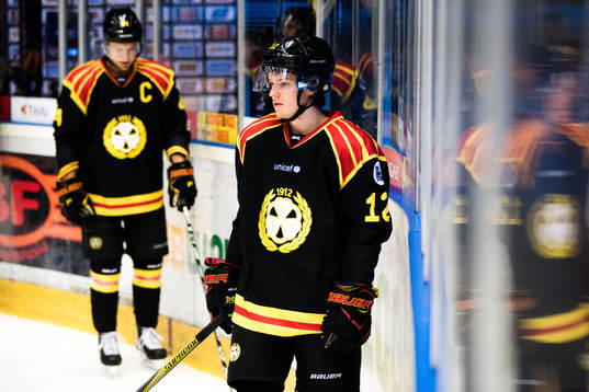 Brynäs Samuel Asklöf före ishockeymatchen i SHL mellan