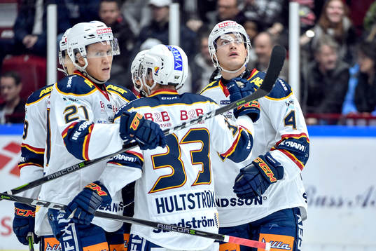 Djurgårdens Marcus Högström jublar med lagkamrater