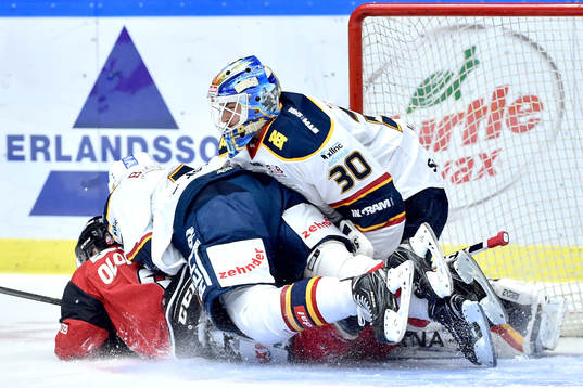 Djurgårdens Marcus Högström och målvakt Joacim Eriksson