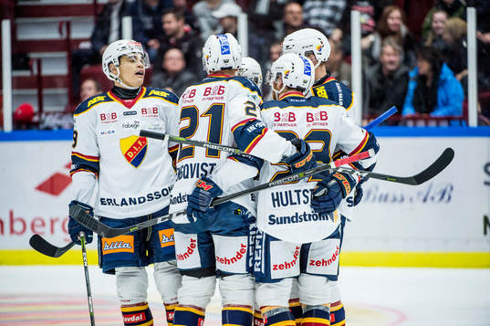Djurgårdens Marcus Högström jublar med lagkamraterna