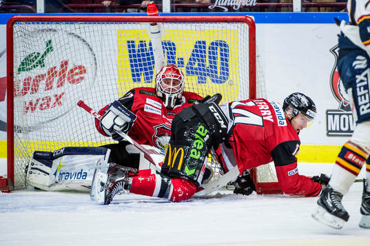 Malmö Redhawks målvakt Jonas Gunnarsson och Carl-Johan