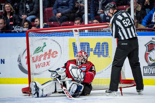 Malmö Redhawks målvakt Jonas Gunnarsson deppar innan