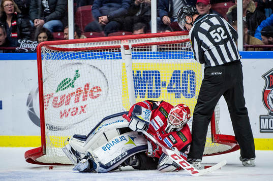 Malmö Redhawks målvakt Jonas Gunnarsson deppar innan