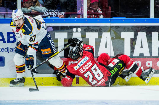 Djurgårdens Linus Johansson och Malmö Redhawks Jens Olsson
